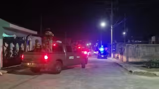 Autoridades realizaron un cateo en la Unidad Habitacional Presidentes de México, donde detuvieron a una mujer.