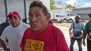 Alijadores bloquean descarga de mercancía y exigen pago a empresa foránea en Ciudad del Carmen