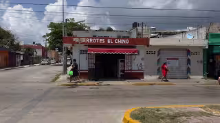 Bajas ventas, violencia y abusos “golpean" comercios en Playa del Carmen