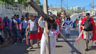 Semana Santa en Ciudad del Carmen: jóvenes fortalecen su fe en el viacrucis viviente
