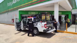 Guardias aseguran a sujeto que intentaba sustraer licor en Campeche
