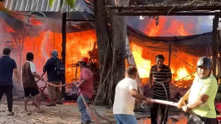 Autoridades y civiles trataron de combatir el infierno que se desató.