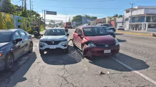 No guardó distancia y terminó contra otro auto en Isla de Tris