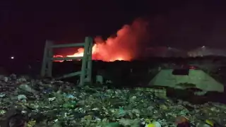 Los bomberos controlaron el fuego en poco más de una hora