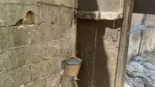 Utilizan una cubeta para intercambia la droga por dinero sin exponerse a un ataque