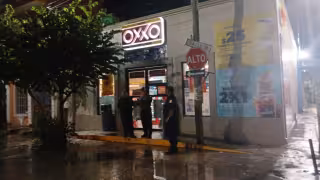 Asalto nocturno en Oxxo termina con detención del presunto responsable