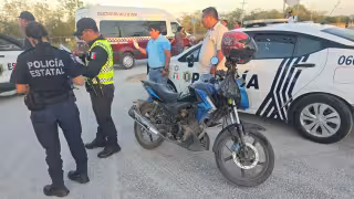 Motociclista choca contra combi en Campeche; resulta con lesiones leves