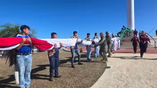 Realiza Campeche homenaje cívico conmemorativo al Día de la Bandera desde el Malecón