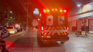 Adulto mayor termina hospitalizado tras fuerte caída en estacionamiento de Ciudad del Carmen