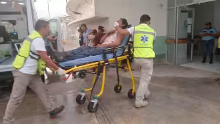 Accidente de motociclista sobre la carretera federal Escárcega-Chetumal deja dos lesionados de gravedad