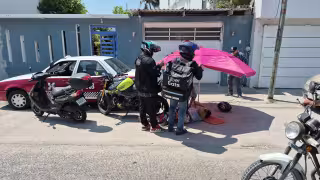 Mujer sufre grave lesión tras choque de motocicletas