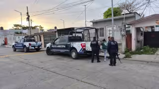 Una fuerte movilización policiaca ocurrió en la colonia Playón tras la retención de una pareja señalada por intento de robo.