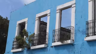 El Centro Histórico de Ciudad del Carmen presenta abandono en varias edificaciones emblemáticas.