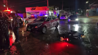 Taxi impacta a motocicleta en cruce de Villacabra y 108
