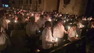 La Vigilia Pascual iluminó la Catedral renovando la fe en Campeche