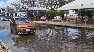 Lluvias en Campeche exhiben fallas en el drenaje de la "avenida Central"