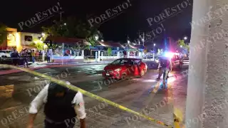 El cuerpo del hombre quedó dentro del auto tras el ataque en Ciudad del Carmen