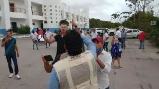 El empresario arremetió contra los reporteros.