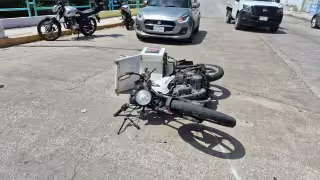 Repartidor resulta con severas lesiones en Ciudad del Carmen: automovilista se da a la fuga