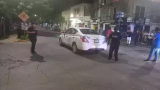 El conductor del taxi fue asegurado tras el accidente