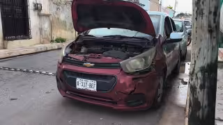 1. Mujer termina lesionada tras choque con taxi en calles de Campeche