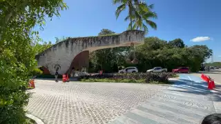 Trabajadora pierde la vida al ser atropellada por autobús en acceso principal del hotel Xcaret Arte