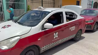 Choque por alcance entre taxi y automóvil deja una pasajera lesionada en Ciudad del Carmen