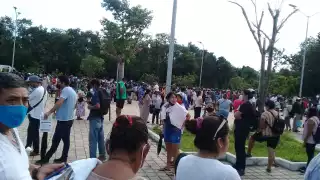 El "caracol humano" está conformado por gente de todas las edades desde los 18 hasta los 60 años de edad