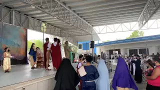 Realizan Vía crucis en Pacaptún