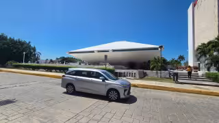 La iniciativa propone reducir presupuestos de congresos y ayuntamientos.