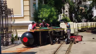 Dos personas resultaron heridas tras la volcadura del trenecito del Centenario de Mérida