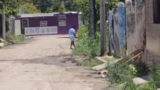 Vecinos de Héroe de Nacozari denuncian abandono en repavimentación de calles