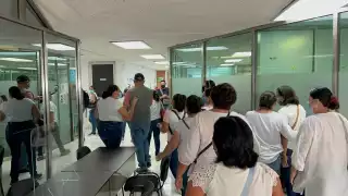 Los maestros que se manifestaron en la SEQ prohibieron la entrada del personal de la dependencia estatal en Chetumal