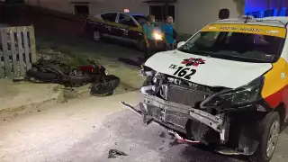 Un taxi embistió a una motocicleta en San Francisco Campeche 
