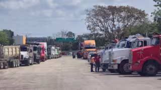 Volqueteros condicionan regreso a obra del gasoducto en Campeche