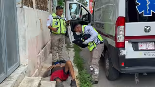 Adulto mayor convulsiona y vomita sangre en el barrio de San Francisco, Campeche