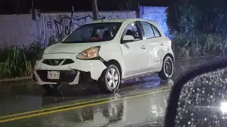 Hombre es asesinado a balazos mientras conducía por el Arco Vial en Cancún.