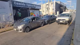 Choque entre dos autos colapsa la circulación en avenida Gobernadores