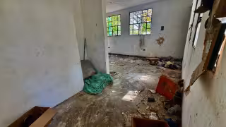 Todas las instalaciones del parque lucen abandonadas y en mal estado.