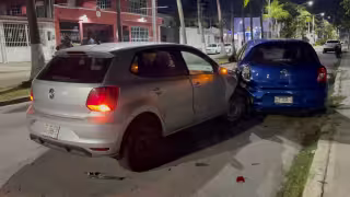 Joven de 19 años se duerme al volante y choca contra auto estacionado en la colonia Justo Sierra