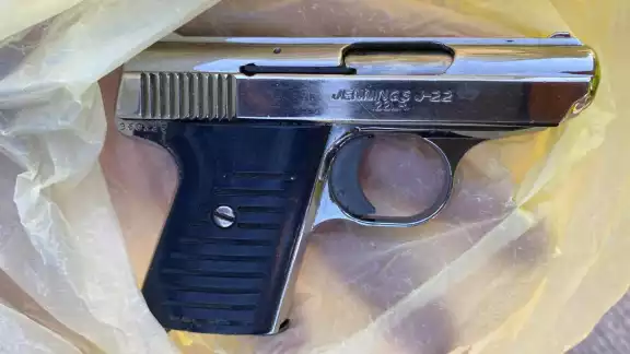 El hombre fue asegurado, pero debido a sus heridas tuvo que ser trasladado al hospital El hombre fue asegurado, pero debido a sus heridas tuvo que ser trasladado al hospital