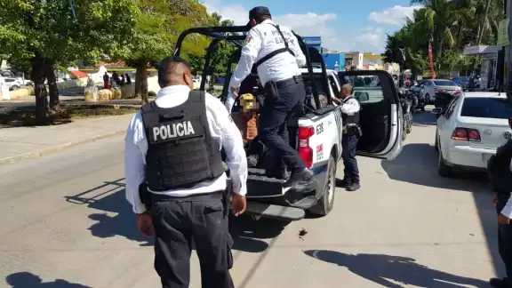 El hombre agredió a los policías durante su detención El hombre agredió a los policías durante su detención