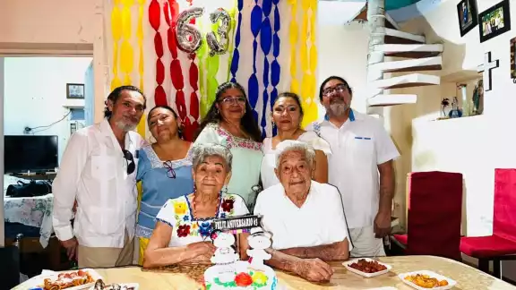 Isabel Sarmiento y Alonso Cámara conmemoran su unión matrimonial con una celebración