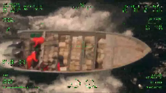 En una operación independiente, la Armada de México asegura 1,800 litros de combustible