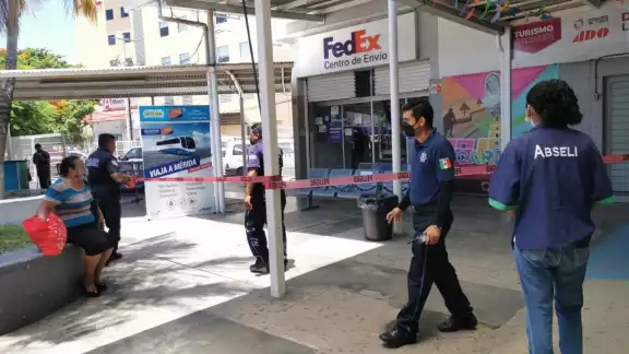 Se averigua el destinatario del paquete para el deslinde de responsabilidades Se averigua el destinatario del paquete para el deslinde de responsabilidades
