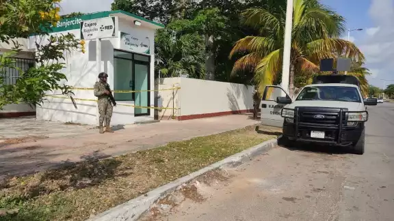 Fracasaron en el robo de un cajero automático aparentemente por el alto flujo de vehículos sobre la Insurgentes Fracasaron en el robo de un cajero automático aparentemente por el alto flujo de vehículos sobre la Insurgentes