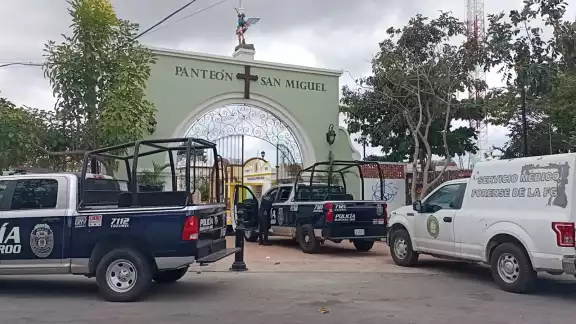 Policías lograron capturar al hombre que profanó un féretro en el cementerio de la Zona Centro de Cozumel Policías lograron capturar al hombre que profanó un féretro en el cementerio de la Zona Centro de Cozumel