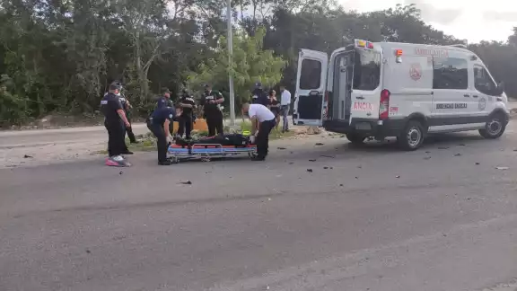 El policía fue llevado al Hospital número 18 del IMSS en Playa del Carmen para su atención médica El policía fue llevado al Hospital número 18 del IMSS en Playa del Carmen para su atención médica