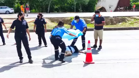 La víctima, no logró atravesar la vía y fue arrollada por un vehículo del que no se han dicho sus características