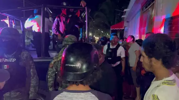 Es en la zona de “El Crucero” y en los tianguis de Cancún donde se expenden los productos piratas Es en la zona de “El Crucero” y en los tianguis de Cancún donde se expenden los productos piratas